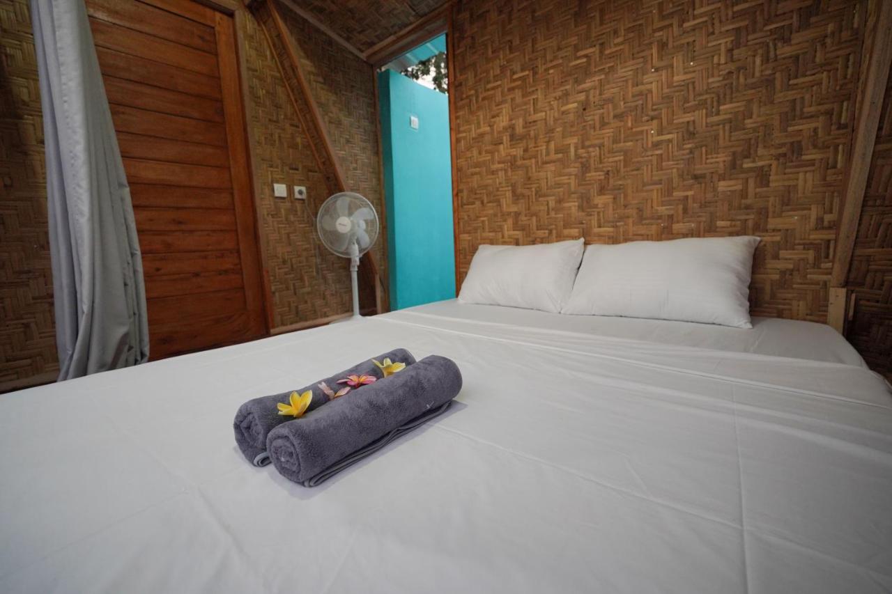 La Vie En Rose Hotel Senggigi Exterior photo