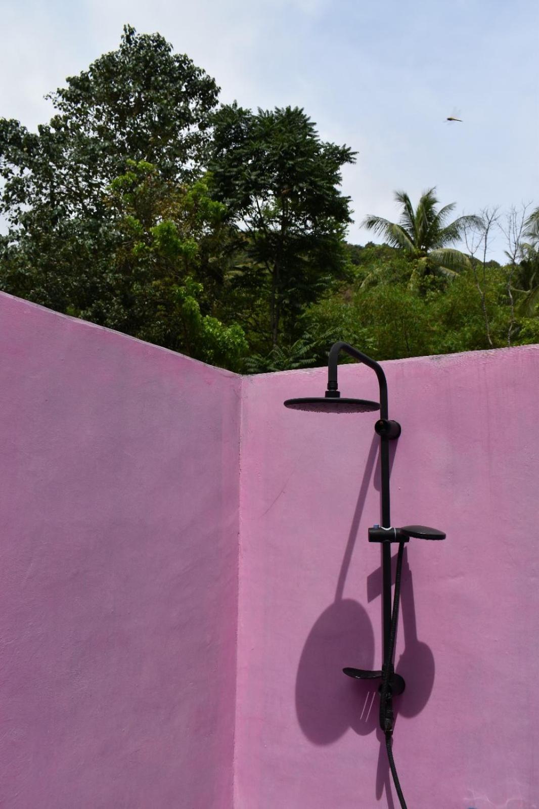 La Vie En Rose Hotel Senggigi Exterior photo